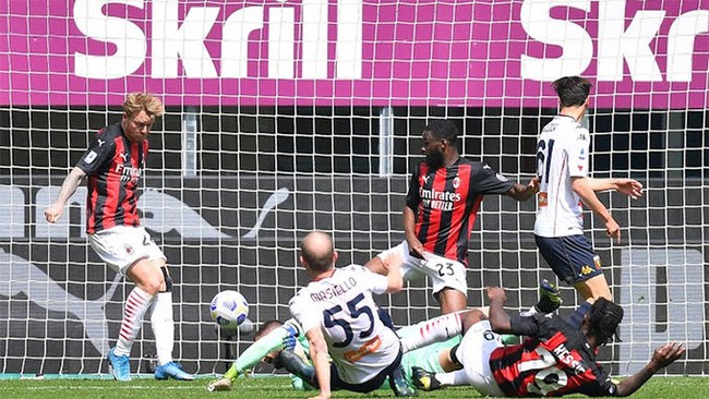 Kết quả AC Milan 2-1 Genoa: Thiếu vắng Ibra, chủ nhà vẫn 'có quà' - Ảnh 1.