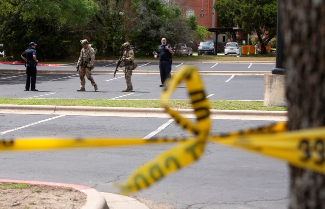 Mỹ: Nổ súng ở chung cư, 3 người thiệt mạng - Ảnh 2.