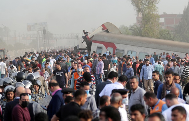 Lại lật tàu hỏa thảm khốc tại Ai Cập, ít nhất 11 người thiệt mạng - Ảnh 2.