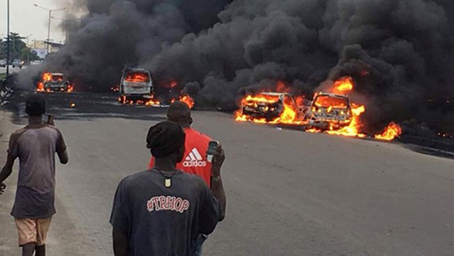 Cháy xe bồn chở nhiên liệu tại miền Trung Nigeria khiến ít nhất 20 người thiệt mạng - Ảnh 1.