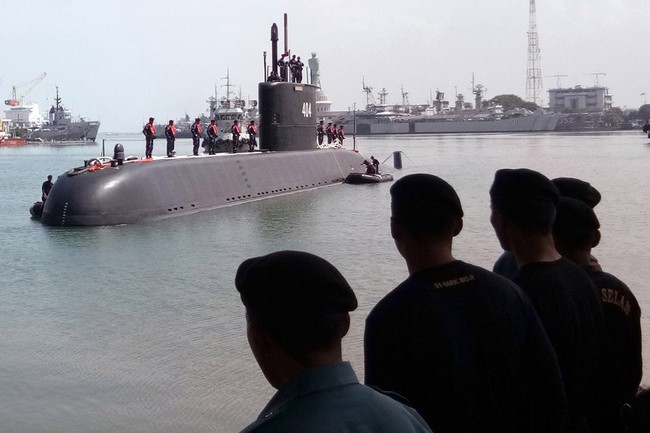 Indonesia tìm kiếm tàu ngầm mất tích cùng 53 người - Ảnh 1.