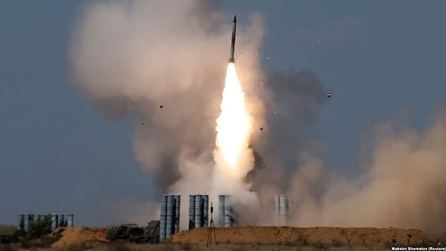 Phòng không Syria đáp trả tên lửa Israel - Ảnh 1.