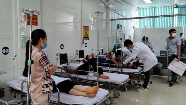 Yên Bái: 19 công nhân nhập viện nghi do ngộ độc thực phẩm - Ảnh 1.
