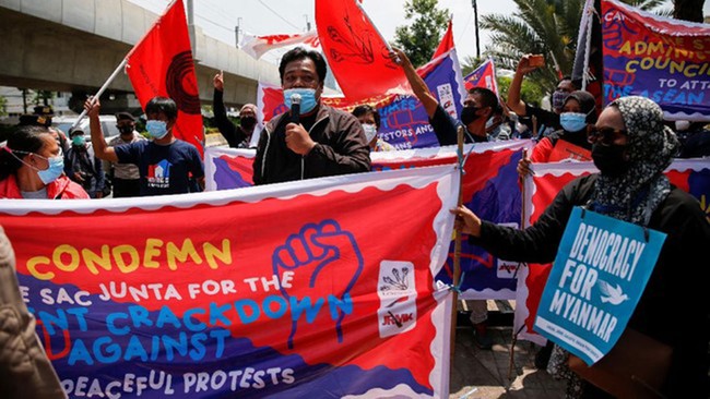 Biểu tình phản đối sự xuất hiện của Thống tướng Myanmar ở Jakarta - Ảnh 1.