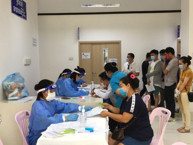 Thêm 76 ca lây nhiễm cộng đồng, dịch ở Lào có giảm nhưng chưa hạ nhiệt - Ảnh 2.
