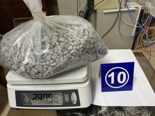 Gần 36kg ma túy các loại giấu trong các lô hàng quà biếu nhập khẩu - Ảnh 1.