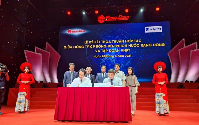 Tập đoàn VNPT và Công ty CP Bóng đèn Phích nước Rạng Đông ký kết thỏa thuận hợp tác về chuyển đổi số - Ảnh 1.