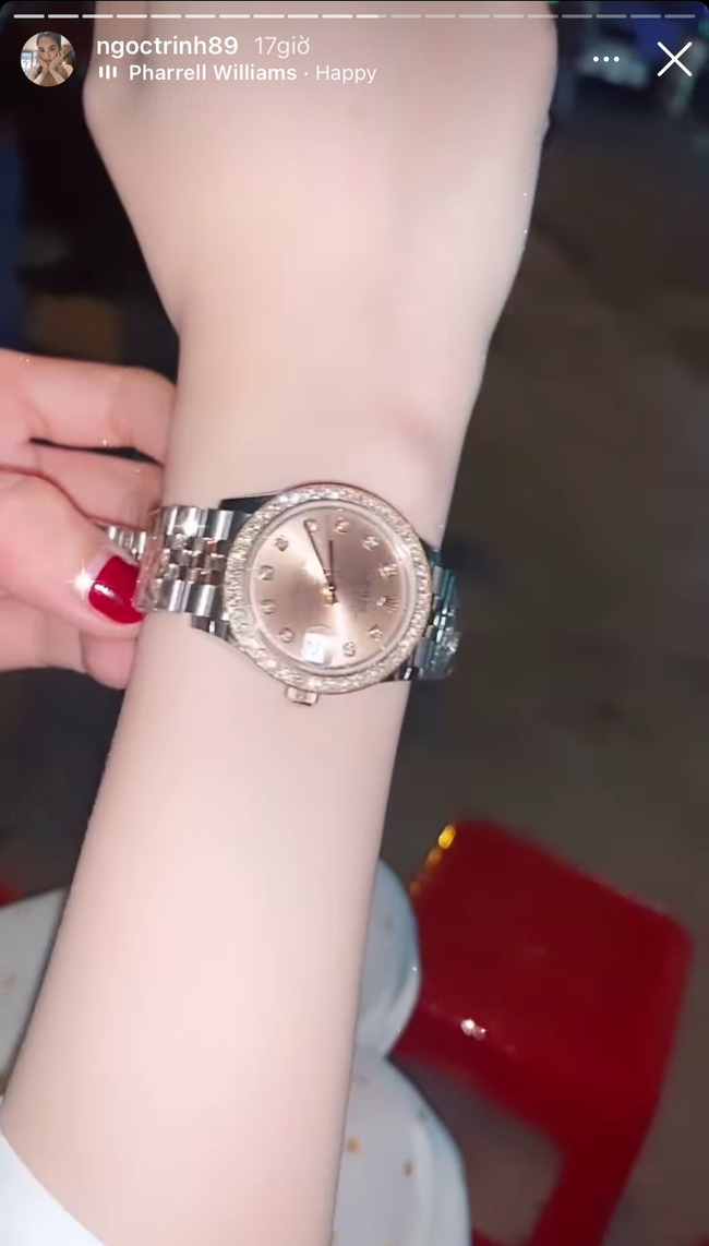 Ngọc Trinh được tặng đồng hồ Rolex đắt đỏ cho 'đỡ buồn' sau khi bị mất trộm 13 tỷ - Ảnh 2.