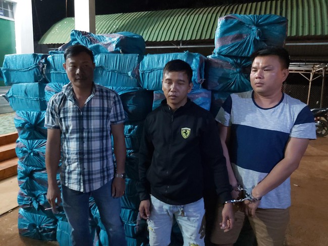 Đắk Lắk: Buôn lậu 18.000 bao thuốc lá, 3 người bị khởi tố - Ảnh 1.