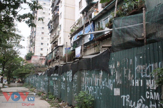 Hà Nội: Hàng loạt khu nhà tái định cư xuống cấp trầm trọng - Ảnh 2.