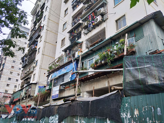 Hà Nội: Hàng loạt khu nhà tái định cư xuống cấp trầm trọng - Ảnh 3.