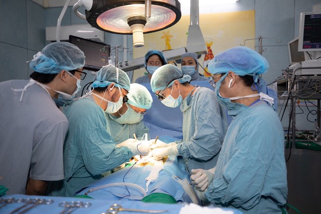 Bệnh viện Nhi đồng 2 TPHCM thực hiện thành công ca ghép thận thứ 19 - Ảnh 2.