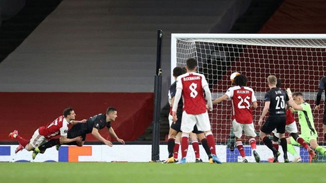 Kết quả Arsenal 1-1 Slavia Praha: Pháo thủ thua đau phút bù giờ - Ảnh 2.
