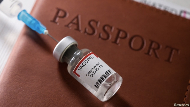 Hy Lạp là một trong những nước đầu tiên áp dụng hộ chiếu vaccine - Ảnh 1.