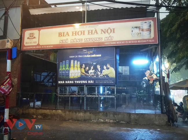 Hà Nội: Nhiều nhà hàng bia, quán bia đồng loạt 'tắt đèn', chợ cóc, chợ tạm vẫn ngang nhiên hoạt động - Ảnh 6.