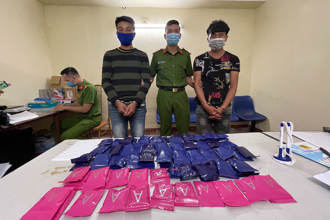 Bắt hai đối tượng ở Sơn La, thu giữ gần 20.000 viên ma túy  - Ảnh 1.