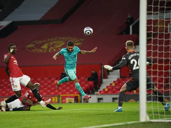 Kết quả MU 2-4 Liverpool: Hủy diệt Quỷ đỏ, The Kop áp sát top 4 - Ảnh 3.