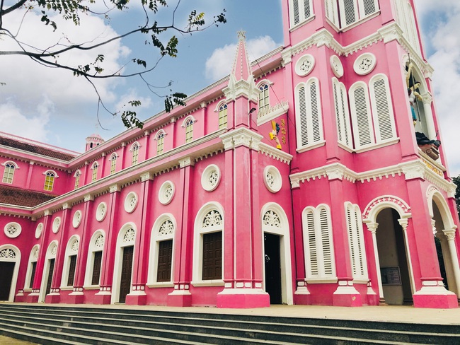 Khám phá nhà thờ màu hồng độc đáo ở miền tây Nghệ An - Ảnh 8.