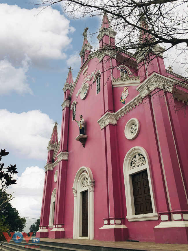 Khám phá nhà thờ màu hồng độc đáo ở miền tây Nghệ An - Ảnh 5.