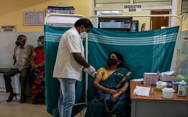 Số ca nhiễm trong ngày ở Ấn Độ vẫn trên 300.000 ca - Ảnh 1.