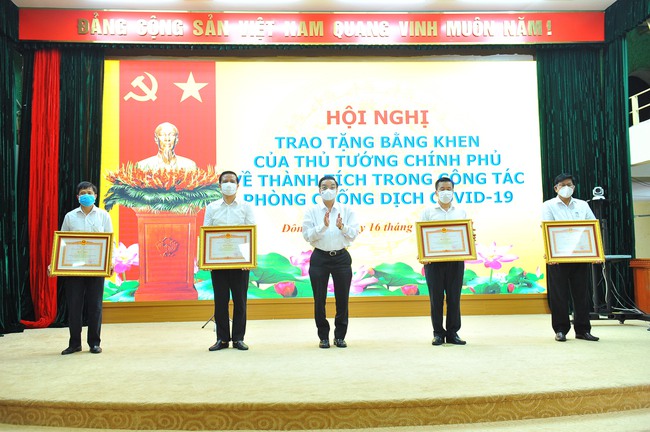 Hà Nội: Trao bằng khen của Thủ tướng cho tập thể, cá nhân xuất sắc trong phòng, chống dịch - Ảnh 2.