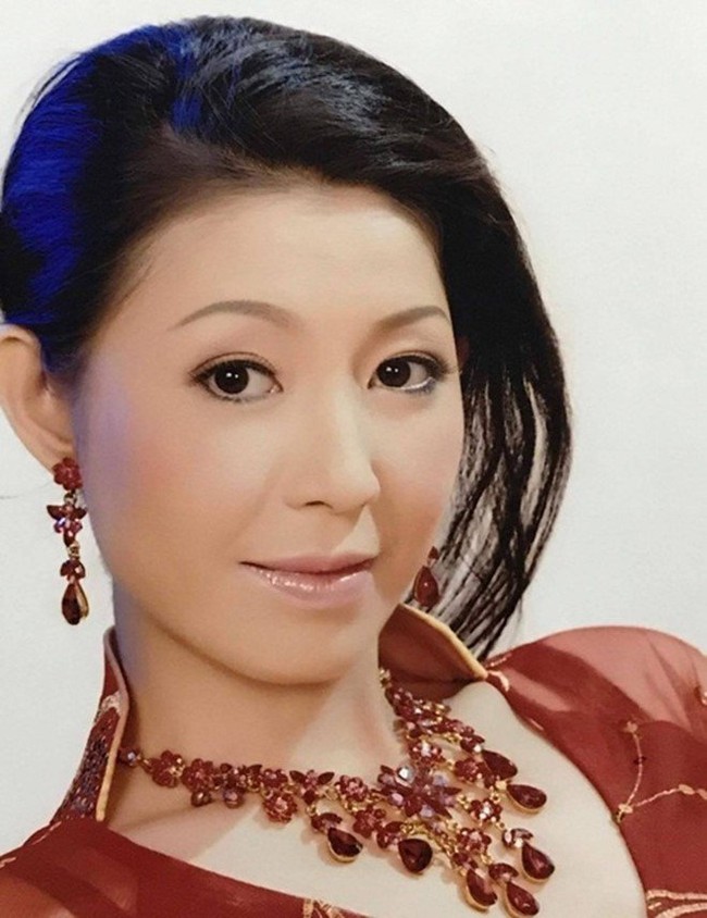 Nữ ca sĩ nhận là người vợ chưa được công khai của danh hài Hoài Linh - Ảnh 5.