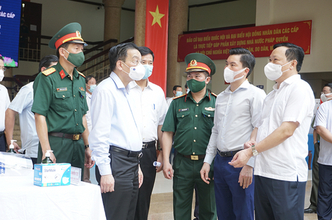 Chủ tịch UBND TP Hà Nội Chu Ngọc Anh kiểm tra công tác chuẩn bị bầu cử tại quận Đống Đa - Ảnh 2.