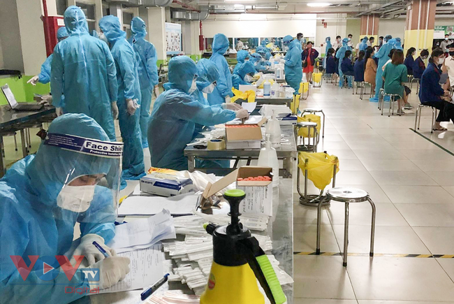 Quảng Ninh hỗ trợ Bắc Giang xét nghiệm hơn 30.000 mẫu bệnh phẩm  - Ảnh 1.