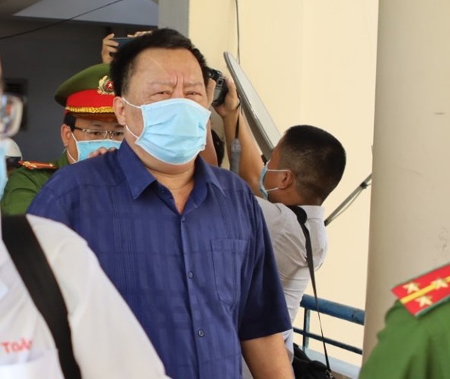 Nguyên Phó Chủ tịch UBND tỉnh Khánh Hoà nhập viện trước khi bị bắt tạm giam - Ảnh 2.