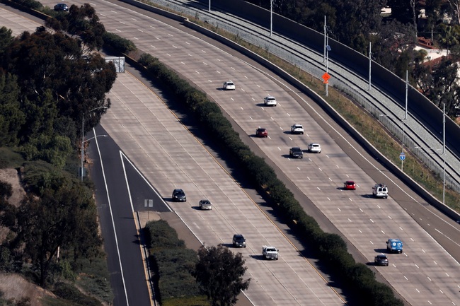 Trung Quốc đầu tư kỷ lục cho hệ thống đường cao tốc - Ảnh 1.