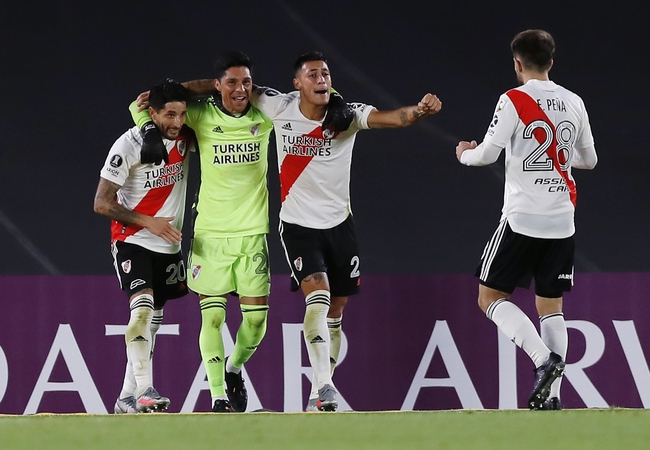 Dùng tiền vệ bắt gôn, River Plate vẫn thắng ở Copa Libertadores - Ảnh 1.