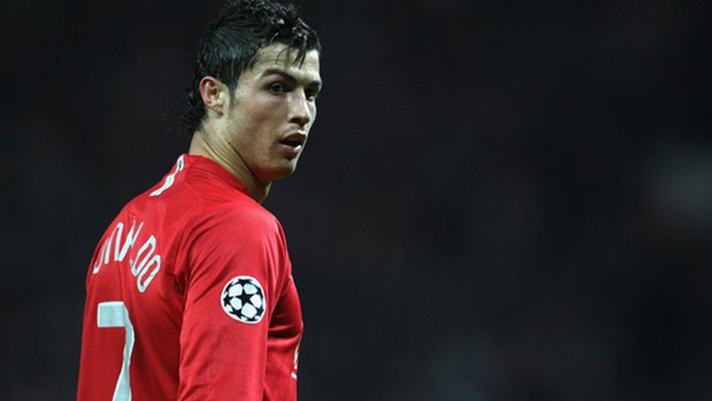 Ronaldo cân nhắc trở lại Man United dù phải giảm lương - Ảnh 1.