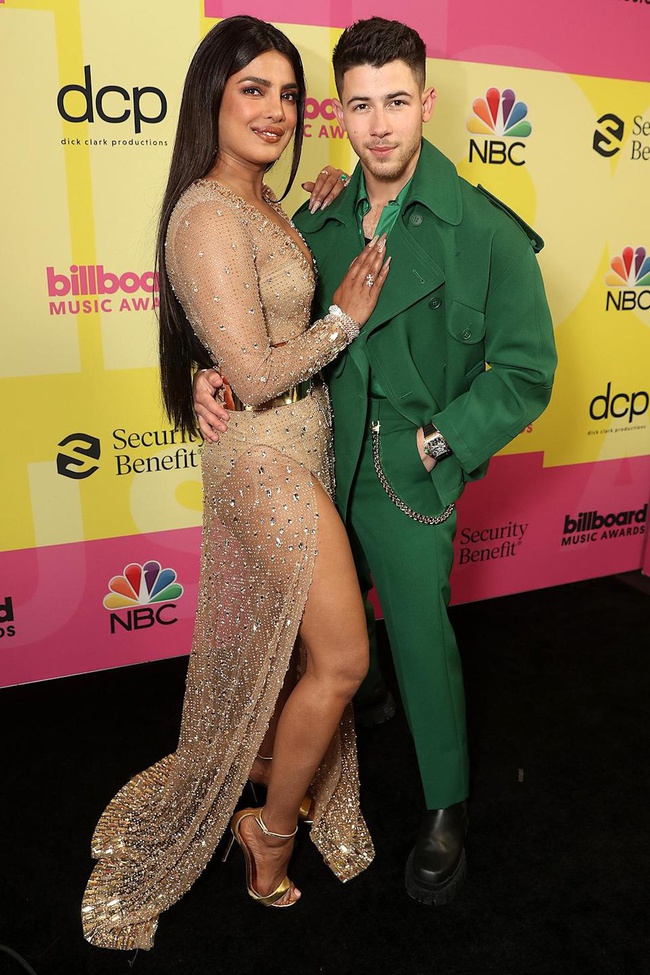 Vợ chồng Nick Jonas và dàn sao dự thảm đỏ Billboard Music Awards 2021 - Ảnh 3.