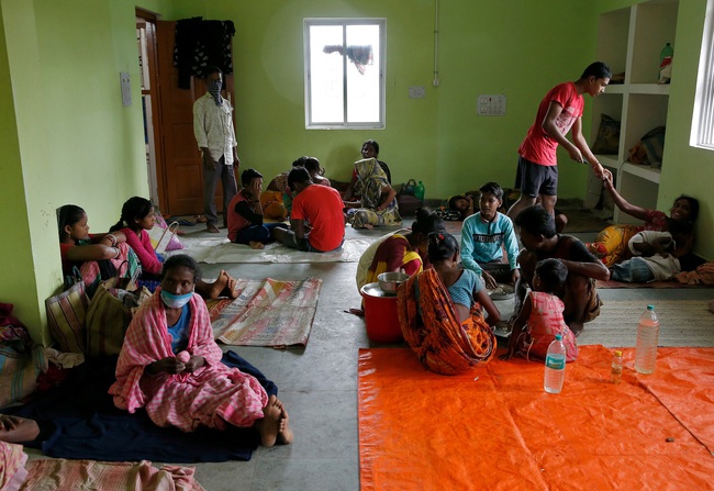 Ấn Độ sơ tán gần 2 triệu dân tránh bão - Ảnh 2.