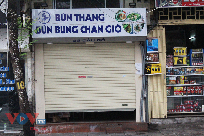 Nhà hàng, quán ăn uống tại Hà Nội đồng loạt đóng cửa, chuyển sang 'take away' - Ảnh 1.