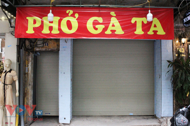 Nhà hàng, quán ăn uống tại Hà Nội đồng loạt đóng cửa, chuyển sang 'take away' - Ảnh 2.