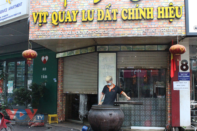 Nhà hàng, quán ăn uống tại Hà Nội đồng loạt đóng cửa, chuyển sang 'take away' - Ảnh 8.