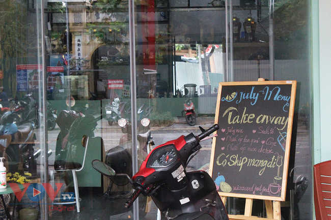 Nhà hàng, quán ăn uống tại Hà Nội đồng loạt đóng cửa, chuyển sang 'take away' - Ảnh 12.