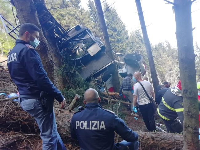 Italy điều tra vụ rơi cabin cáp treo - Ảnh 1.