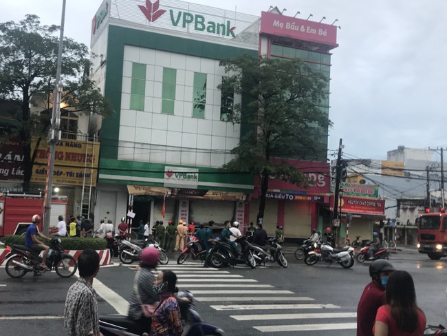 Kiên Giang: Cháy lớn tại ngân hàng VP Kiên Giang - Ảnh 2.