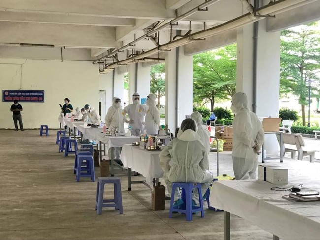 Bắc Giang triển khai tiêm vaccine cho 300 công nhân KCN Đình Trám - Ảnh 3.