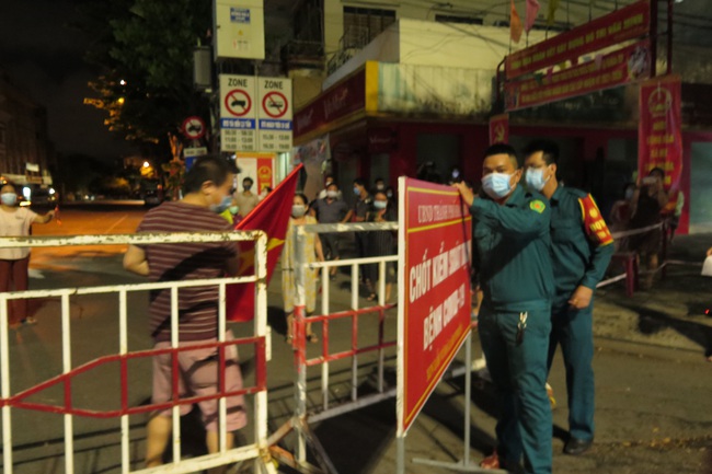 Đà Nẵng: Dỡ bỏ cách ly y tế khu quán bar New Phương Đông - Ảnh 4.