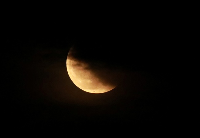 Ngắm 'Siêu trăng máu', hiện tượng thiên văn hiếm có - Ảnh 2.