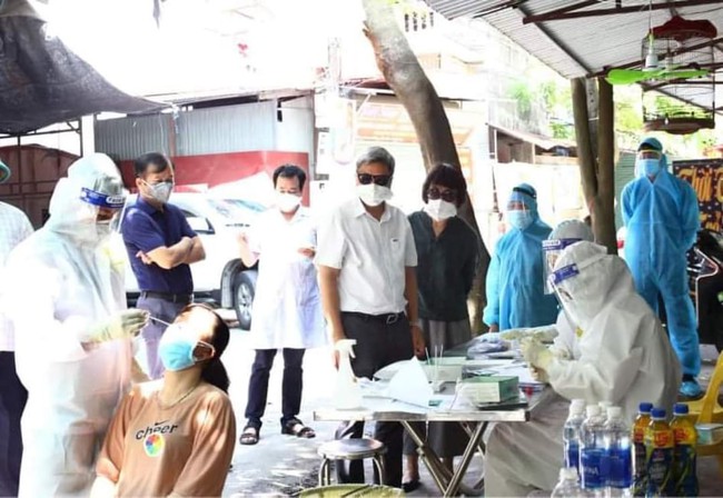 Bộ Y tế kiểm tra triển khai test nhanh tại Việt Yên, Bắc Giang - Ảnh 3.