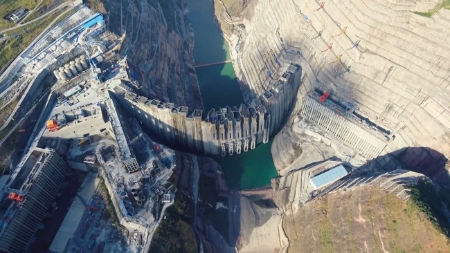 Trung Quốc: Đập thủy điện vòm lớn nhất thế giới sắp phát điện  - Ảnh 1.