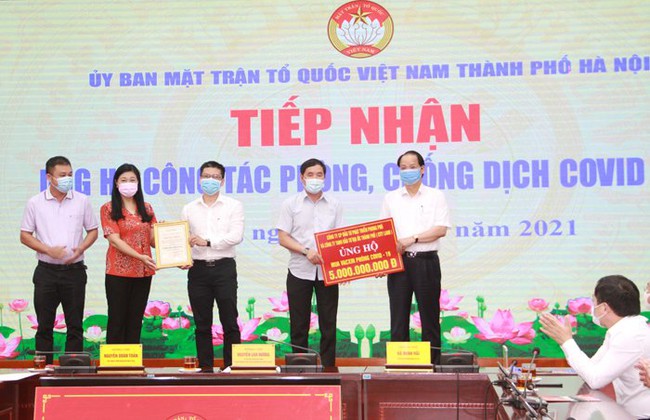 Ủy ban Mặt trận Tổ quốc Việt Nam thành phố tiếp nhận hơn 26,7 tỷ đồng phòng, chống dịch Covid-19 - Ảnh 1.