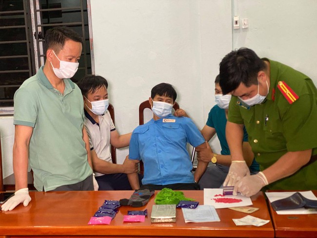 Một cựu Chủ tịch xã ở Lào Cai bị bắt vì mua bán ma túy - Ảnh 1.