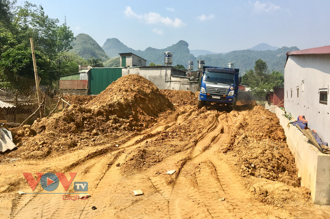 Lai Châu: Yêu cầu nhà thầu đổ thải dự án đúng vị trí - Ảnh 4.