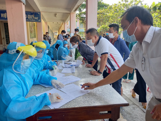 Tối 9/5, Việt Nam ghi nhận 77 ca mắc COVID-19 trong cộng đồng - Ảnh 1.
