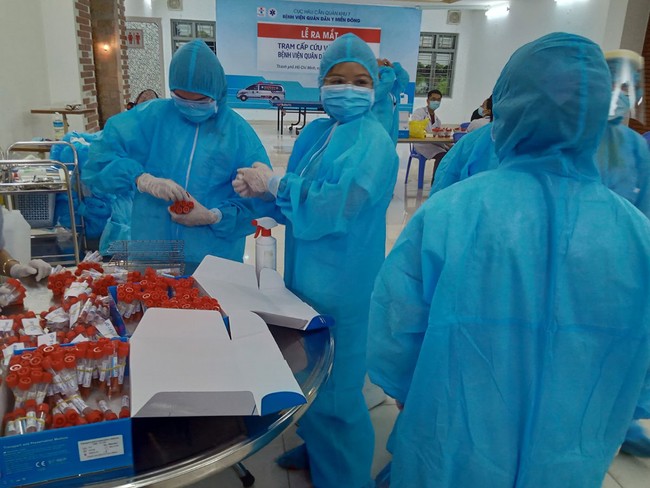 TPHCM: Hai nhân viên y tế ở Bệnh viện quận Tân Phú nhiễm Covid-19 - Ảnh 2.